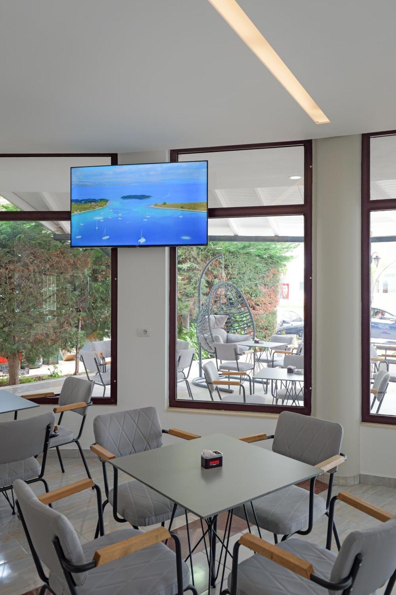 Kroi Hotel 3*