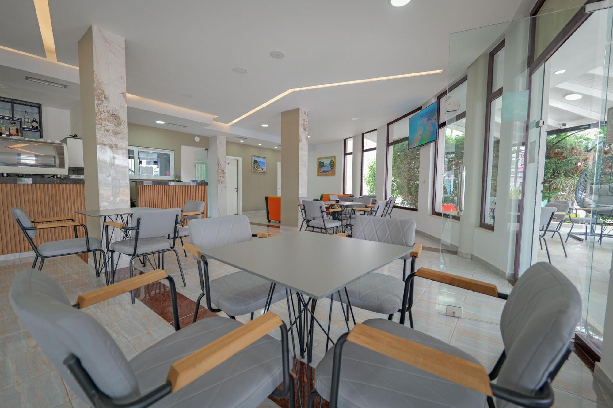 Hotel Kroi 3*